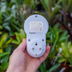 Timer with second function. 9 adjustable on/off durations.