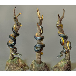 Les répliques sont des figurines plus réalistes de la plante ou de l'animal, parfois à l'échelle 1:1  elles peuvent être trompeuses.